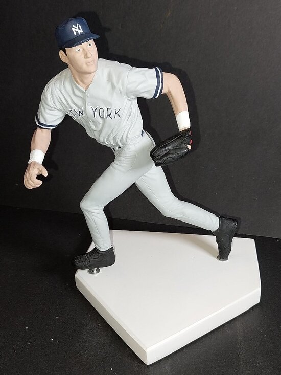 Derek Jeter 1996 Limited Edition of 10,000 Salvino Figurine with COA